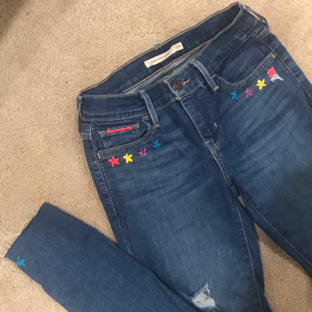 levi’s embroidered skinny jeans